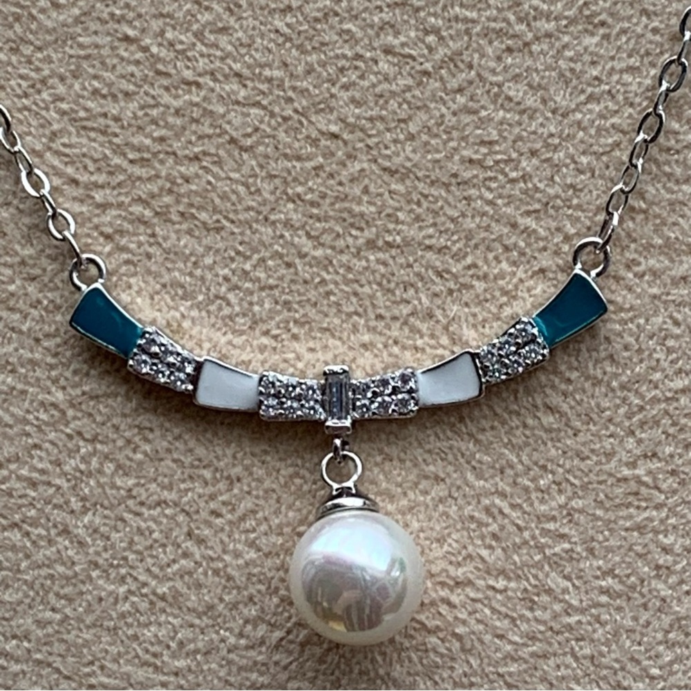 Elegant turquoise/white enamel necklace with white pearl feature and clear gems